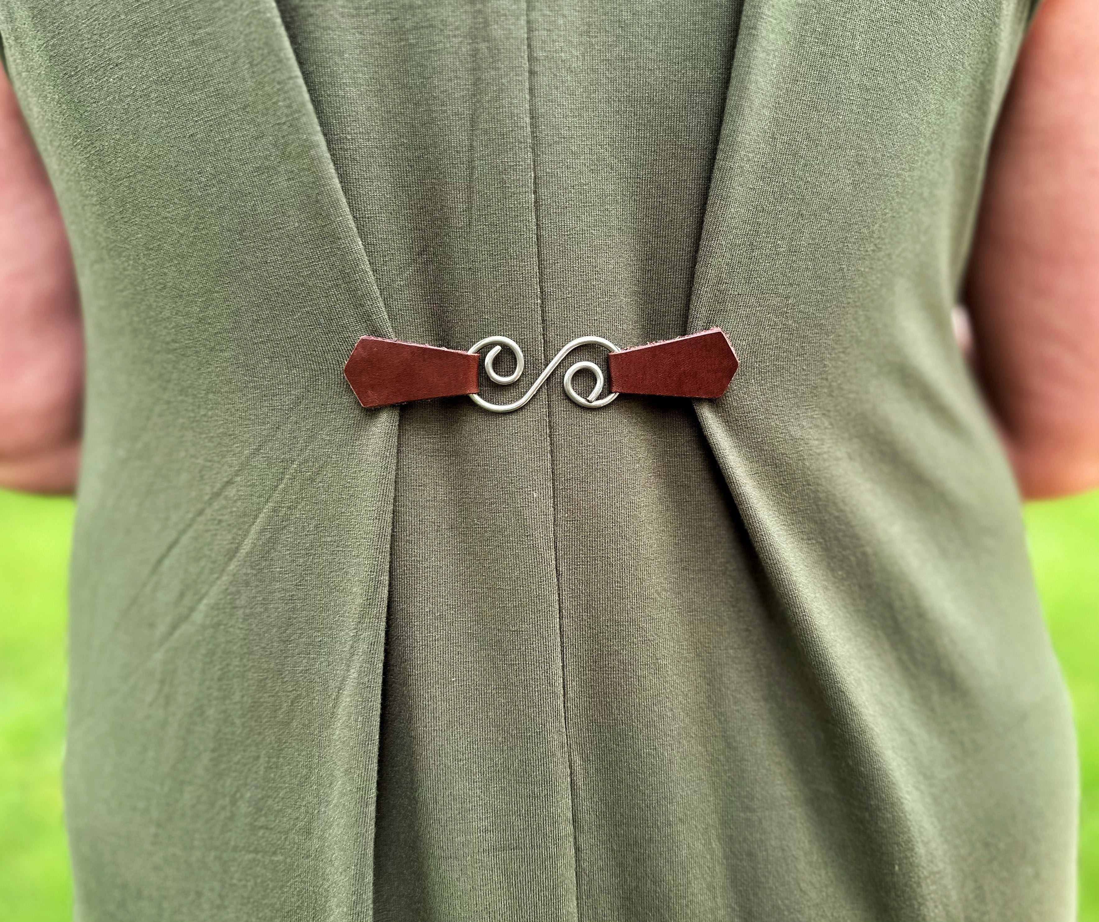 Silver & Brown Leather Swirl Cinch Clip