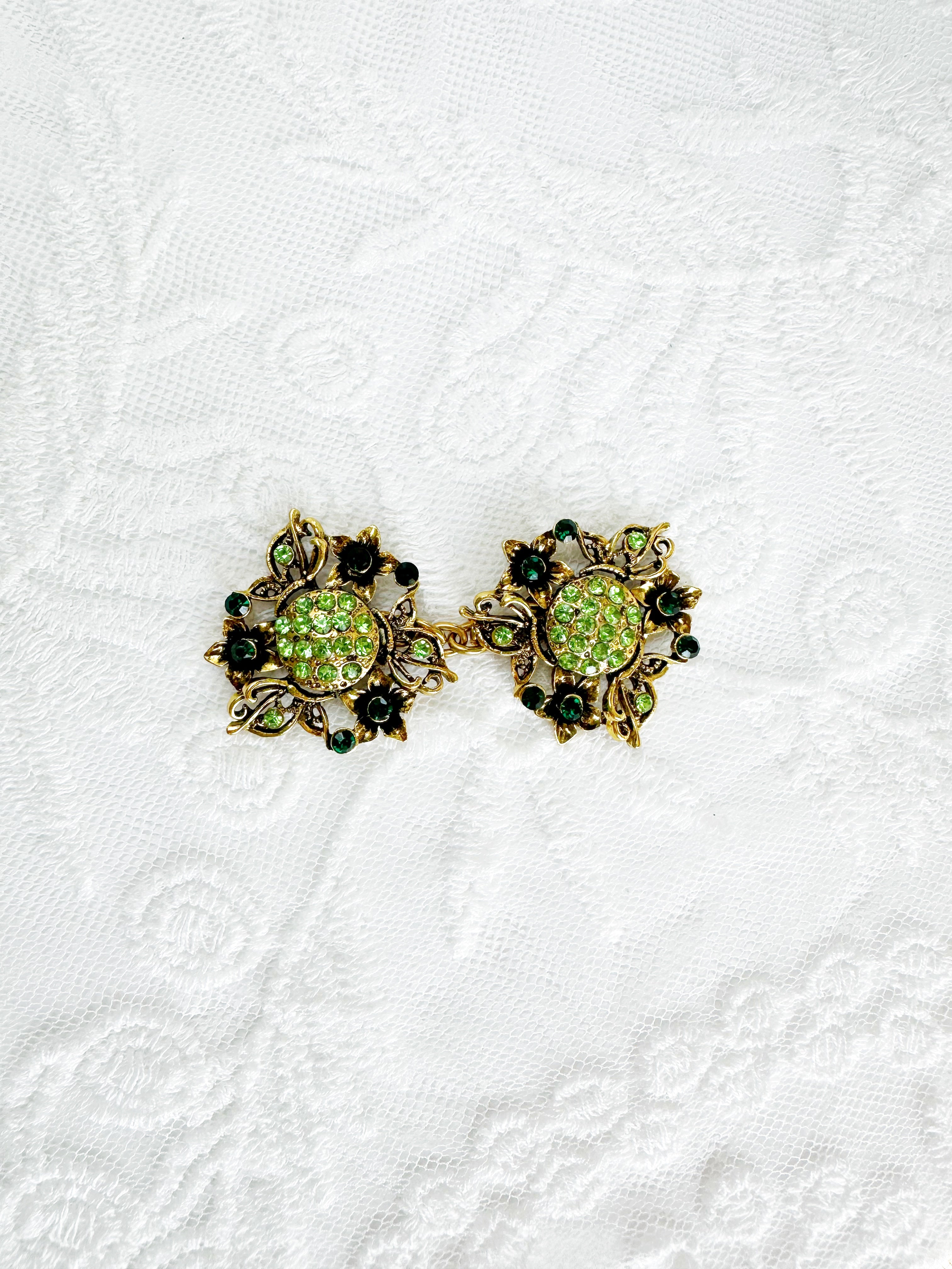 Green & Gold Art Nouveau Cinch Clip for Dresses, Sweaters