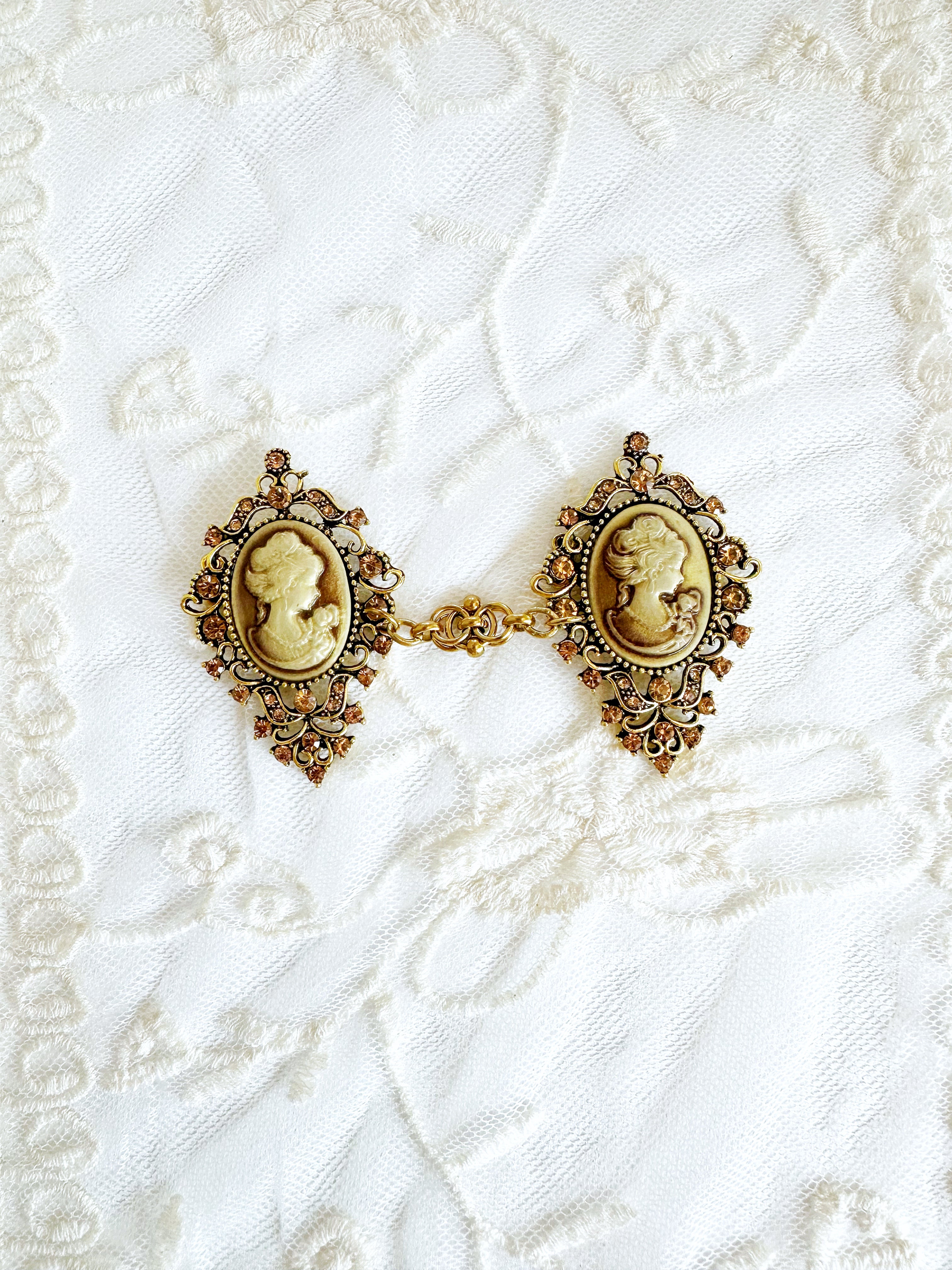Victorian Cameo Cinch Clip for Dresses, Sweaters