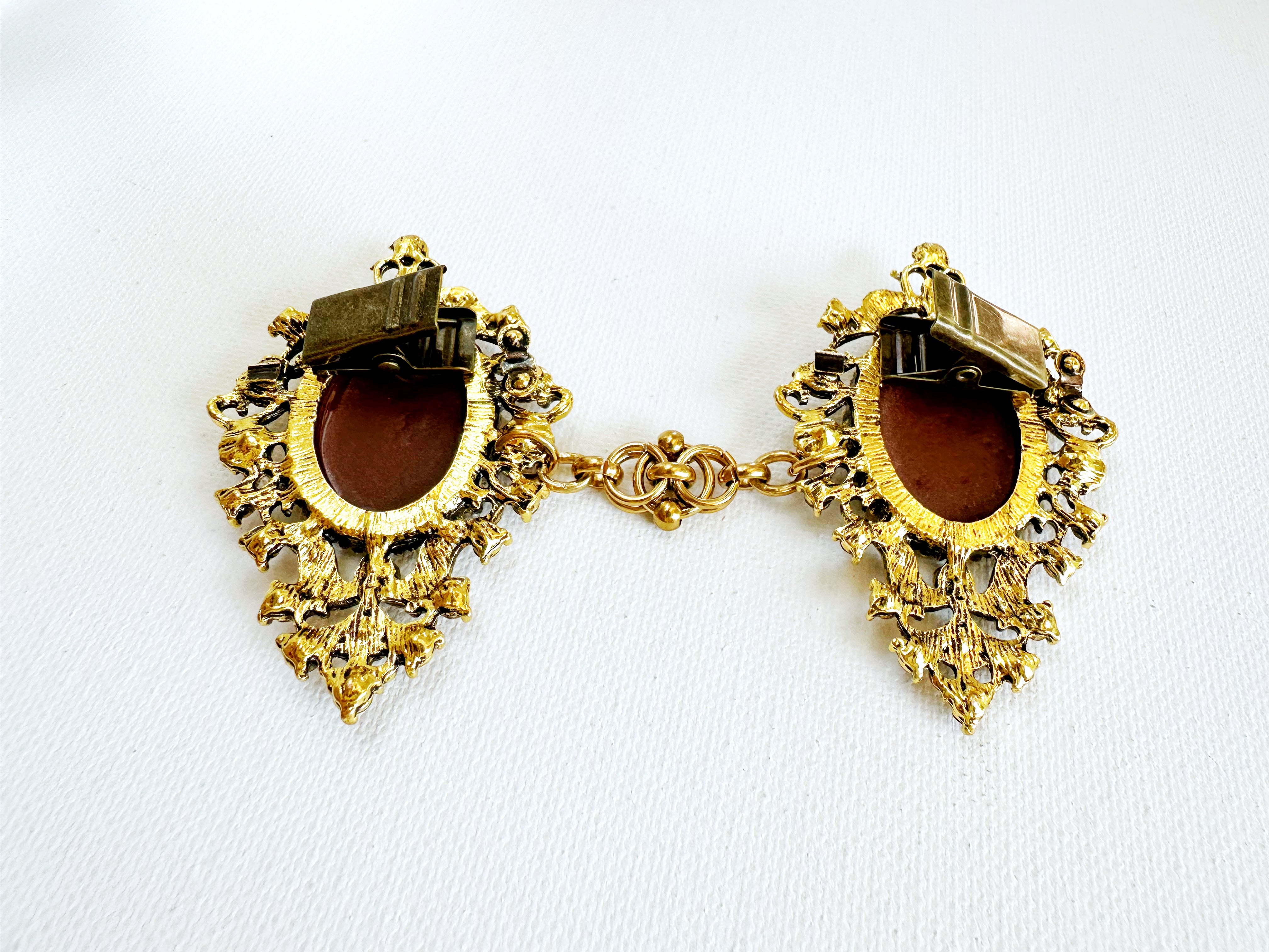 Victorian Cameo Cinch Clip for Dresses, Sweaters