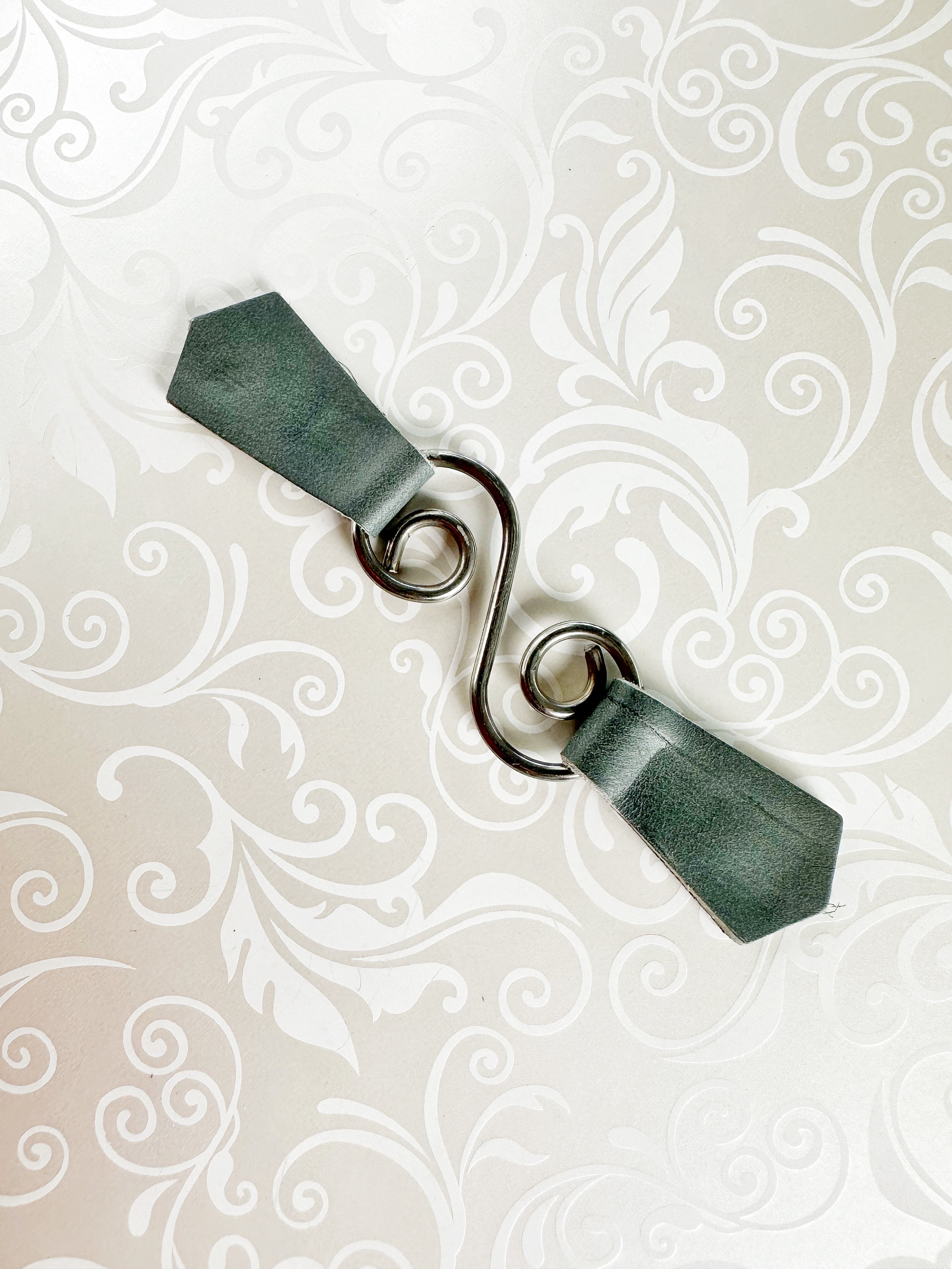 Silver & Gray-Green Leather Swirl Cinch Clip