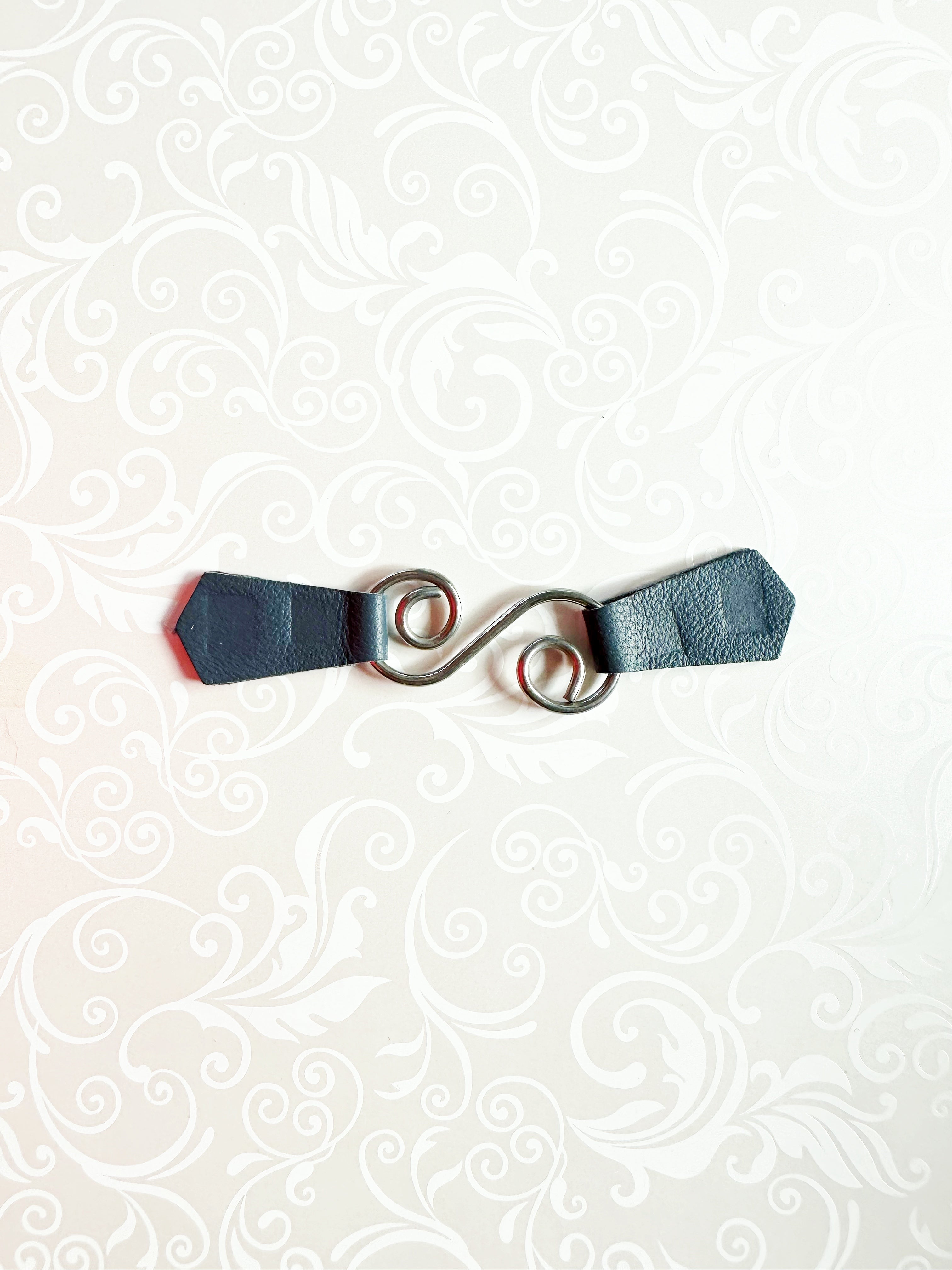 Silver & Blue Leather Swirl Cinch Clip