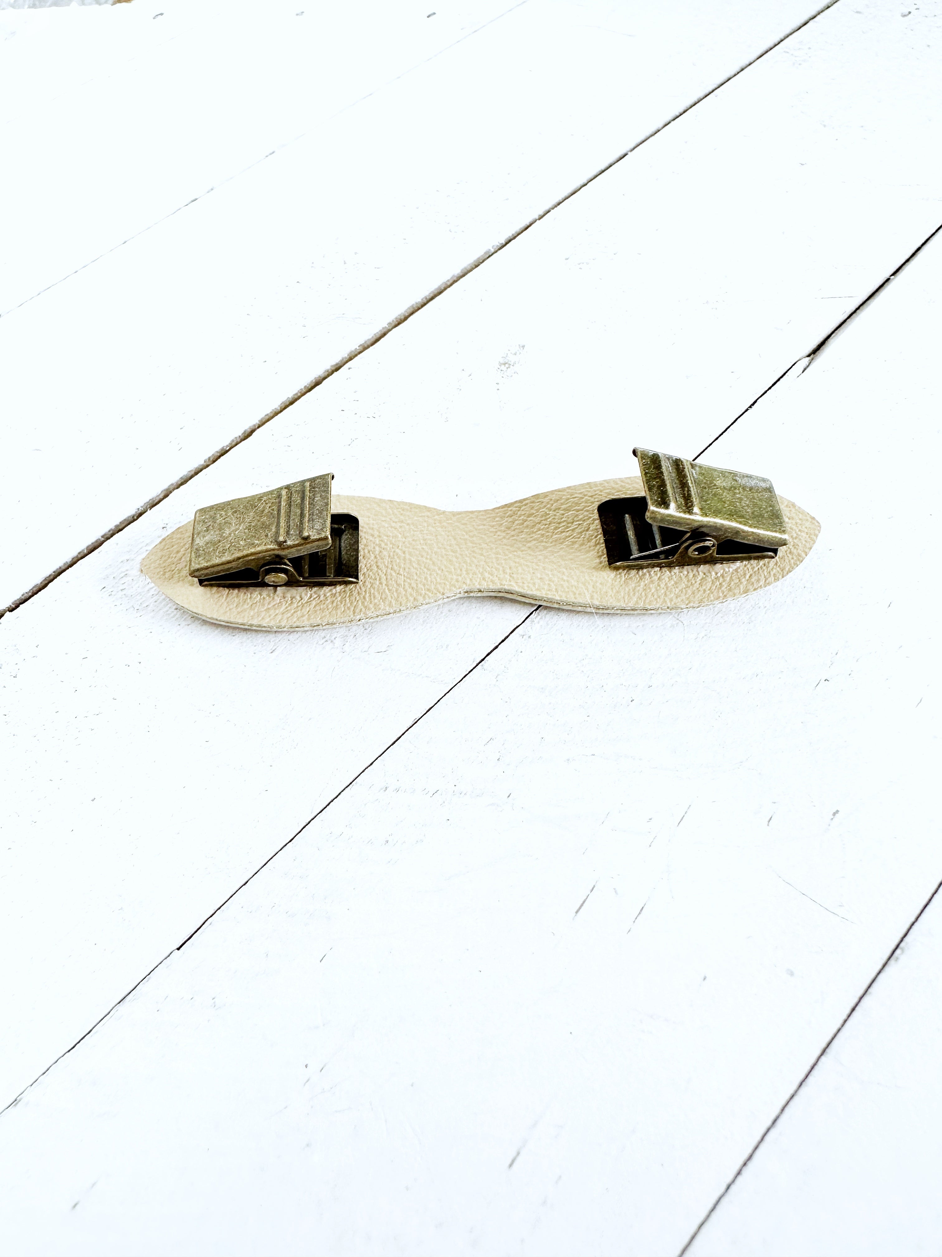 Valor-Lite Bronze on Beige Leather