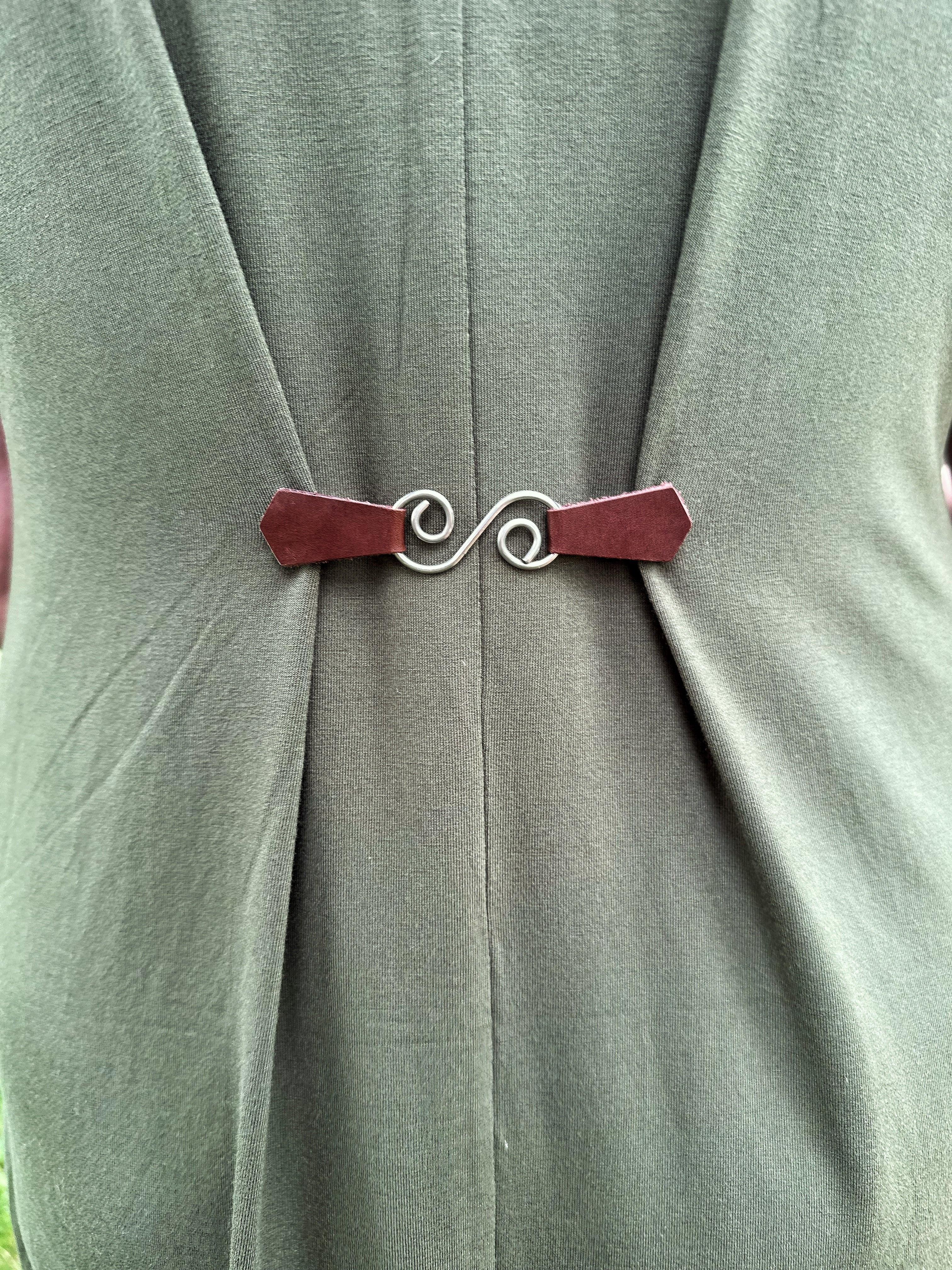 Silver & Brown Leather Swirl Cinch Clip
