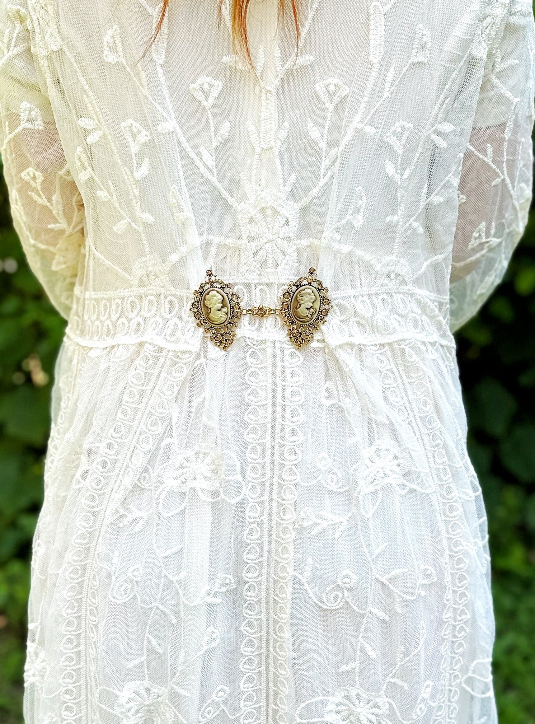 Victorian Cameo Cinch Clip for Dresses, Sweaters