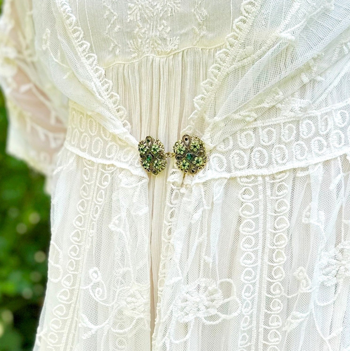 Green & Gold Art Nouveau Cinch Clip for Dresses, Sweaters