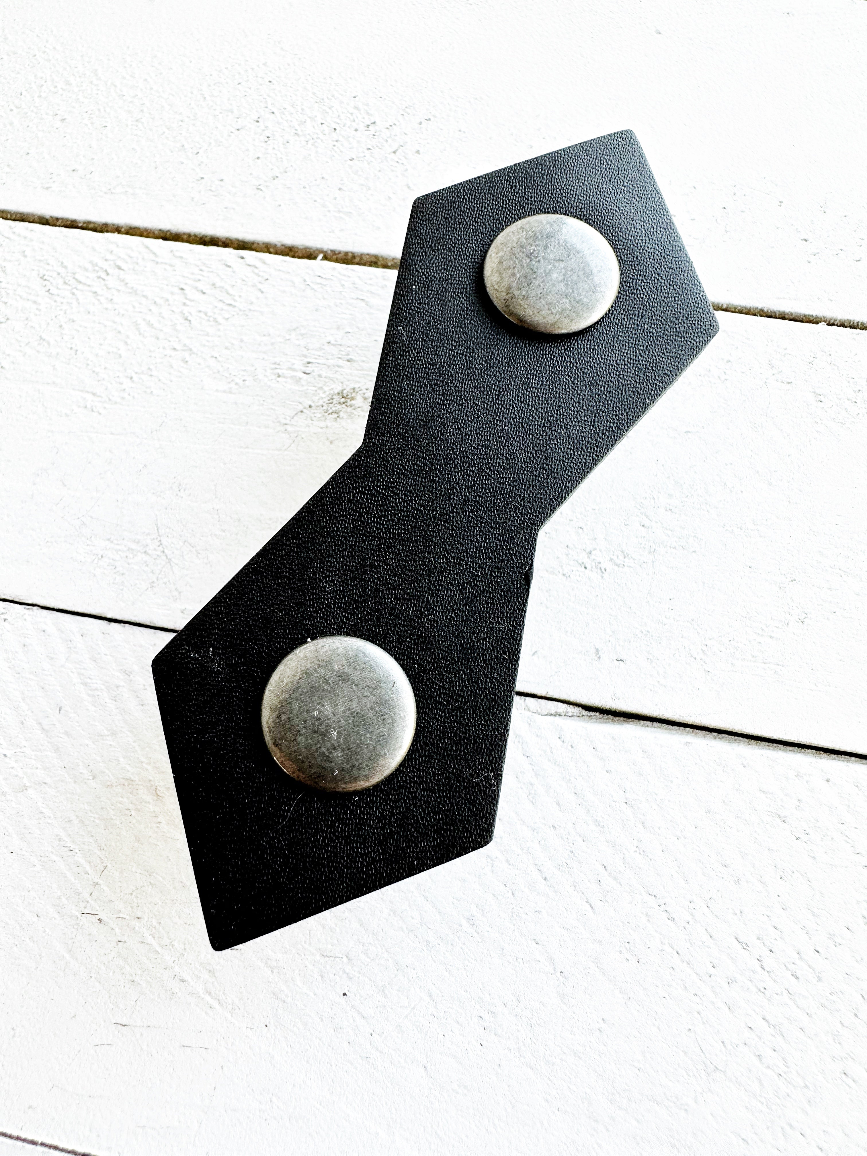 NEW *Valor* Silver on Black | K-708